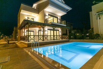 Belek merkezde satılık yeni 3+1 müstakil havuzlu villa
